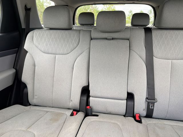 Used 2021 White Hyundai SE image 22