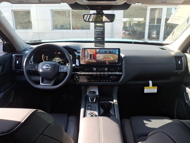 View vehicle photo 7