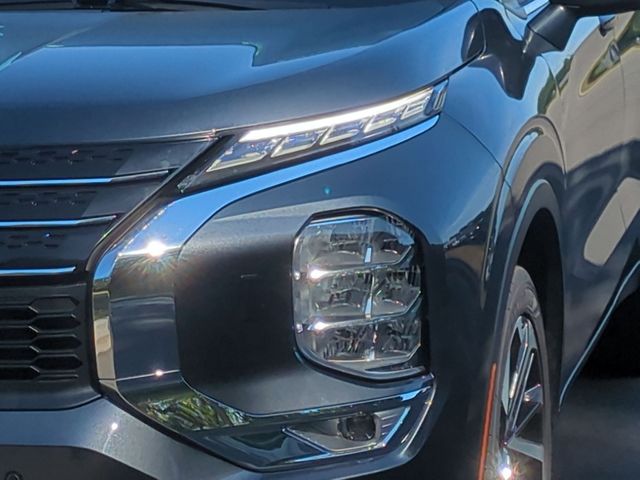 Used 2024  Mitsubishi SE Black Edition image 17