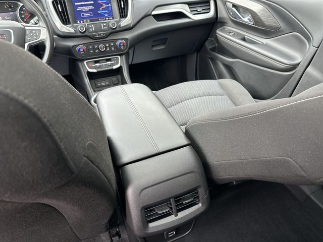 Used 2022 White GMC SLE image 25