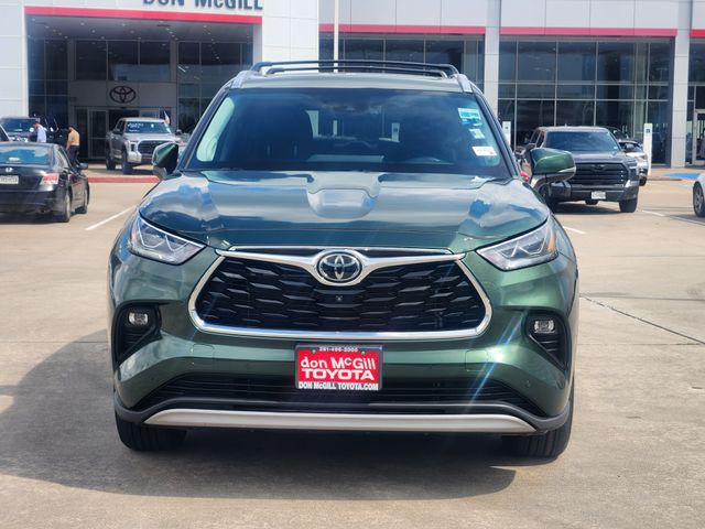 2024 Toyota Highlander Platinum  at Toyota of Victoria