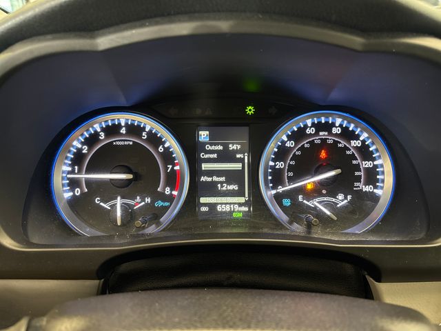 Used 2019 White Toyota XLE image 18