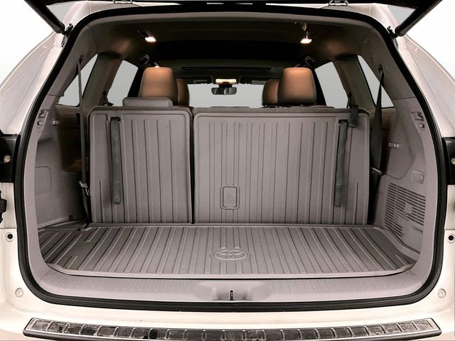 2019 Toyota Highlander XLE White at Subaru and VW of Moon Township