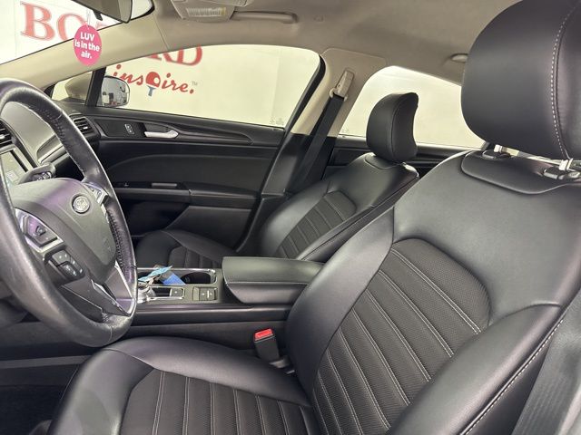 2018 White Gold Ford Fusion Hybrid SE FWD Sedan