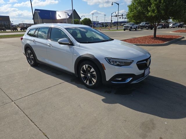 2018 Buick Regal TourX Essence AWD