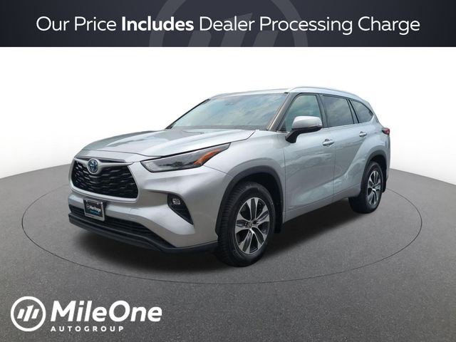 Celestial Silver Metallic 2022 Toyota Highlander Hybrid SUV / Crossover All-Wheel Drive Continuously Variable Transmission