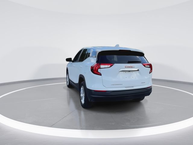 Used 2024 White GMC SLE image 9