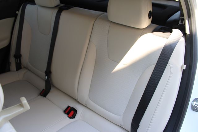Used 2020 White Buick Preferred image 20