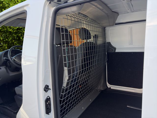 2020 Nissan NV200 Thumbnail