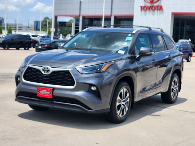 2022 Toyota Highlander XLE Gray at Toyota of Victoria