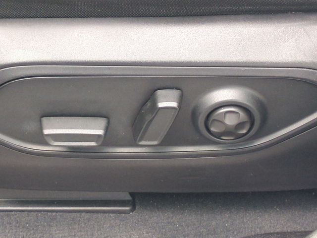 Used 2022 White Jeep Altitude image 17