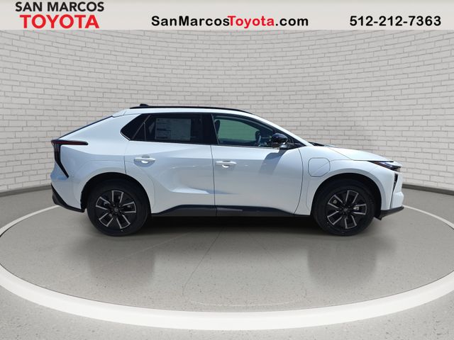 View vehicle photo 4