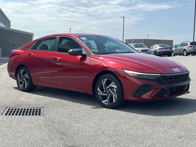 Used 2025 Red Hyundai SEL Sport image 15