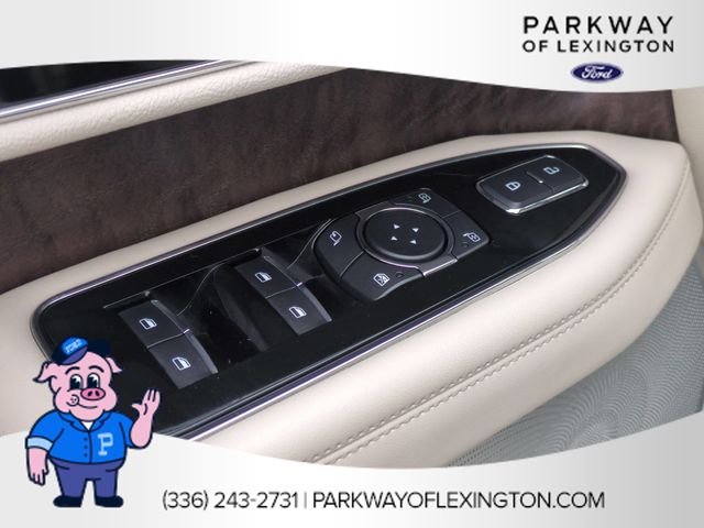 Used 2019 White Lincoln Reserve image 13