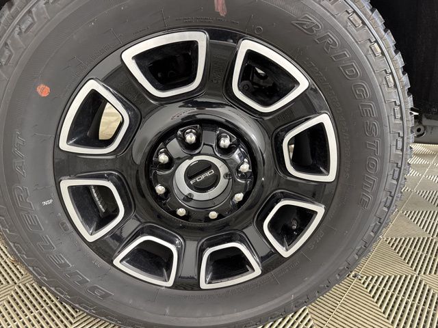2025 Star White Metallic Tri-Coat Ford Super Duty F-350 SRW Platinum 4X4 Truck
