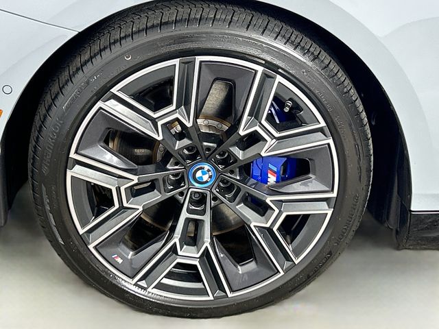 2025 BMW i5 xDrive40 33