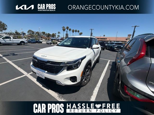 Snow White Pearl 2024 Kia Seltos SUV / Crossover Front-Wheel Drive Continuously Variable Transmission