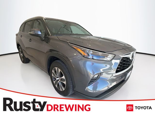 Magnetic Gray Metallic 2025 Toyota Highlander XLE FWD SUV / Crossover Front-Wheel Drive 8-Speed Automatic