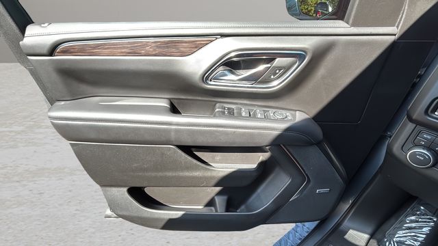 Used 2021 Gray Chevrolet Z71 image 17