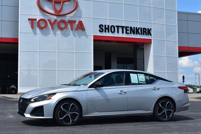 Brilliant Silver Metallic 2024 Nissan Altima Sedan Front-Wheel Drive Continuously Variable Transmission