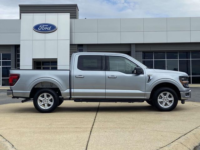 New 2026 Silver Ford XLT image 2