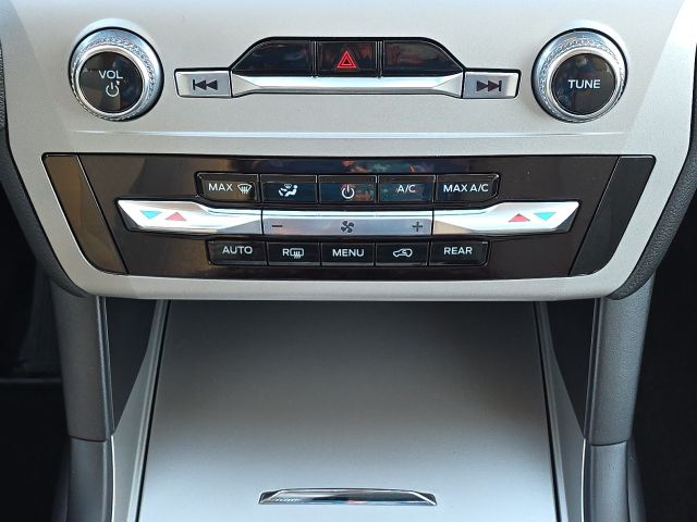 2024 Ford Explorer Base:B02084