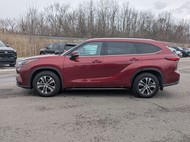 2022 Toyota Highlander - Image 2