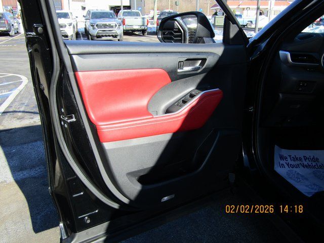 used 2023 Toyota Highlander car, priced at $36,999