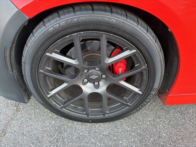 Used 2017 Orange Dodge R/T Scat Pack image 9