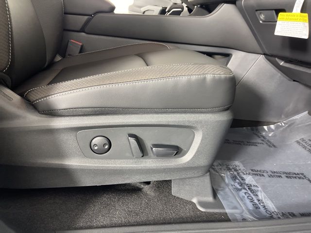 2025 Everest White Pearl Tricoat Nissan Pathfinder SL 4X4 SUV