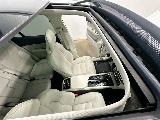2020 Volvo XC90 T6 Momentum - 5