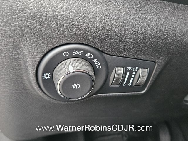 New 2026 Black Jeep Latitude image 25