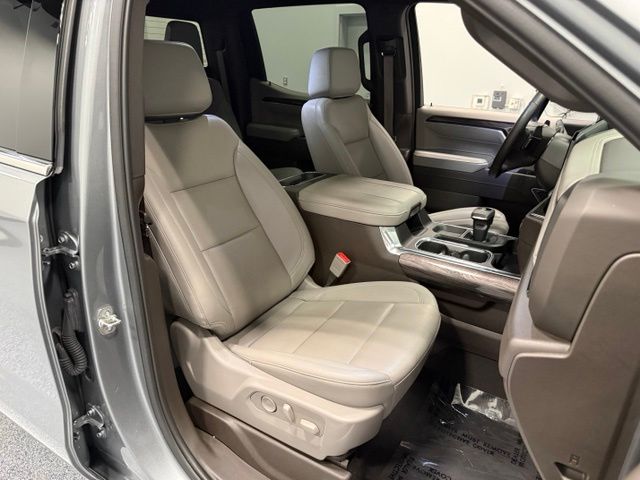 Used 2025 Gray Chevrolet LTZ image 33