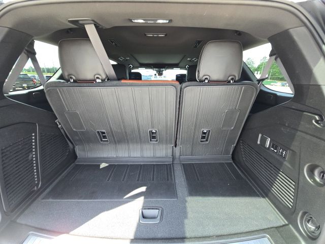 2023 GMC Yukon Denali Ultimate:C02667