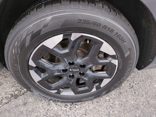 used 2024 Kia Sorento car, priced at $25,980