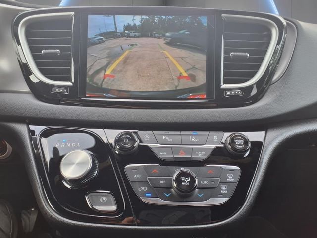 2025 Chrysler Voyager LX - Photo 17