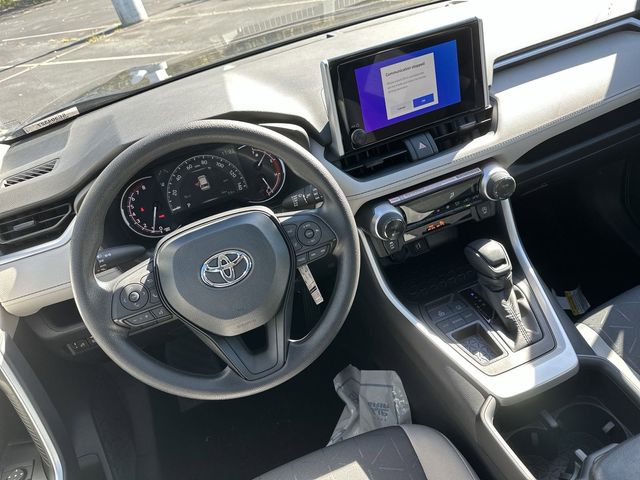 2025 Toyota RAV4 XLE 13