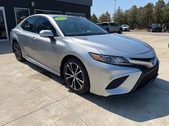 Celestial Silver Metallic 2019 Toyota Camry SE FWD Sedan Front-Wheel Drive 8-Speed Automatic