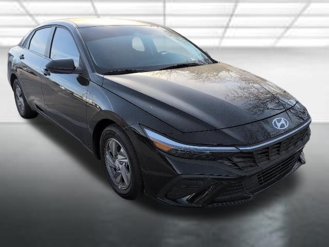 2025 Hyundai Elantra SE FWD