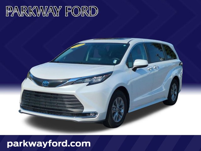 2023 Toyota Sienna XLE