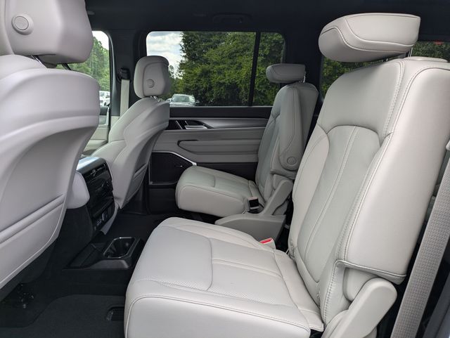 2026 Jeep Grand Wagoneer 4x2