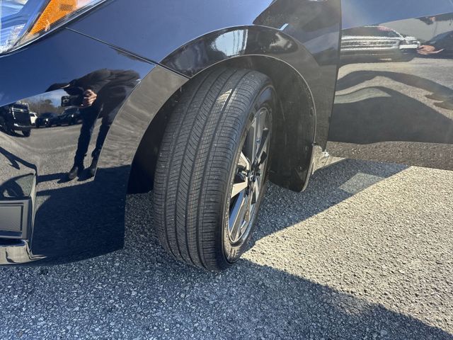 Used 2025 Black Nissan 1.6 SV image 30