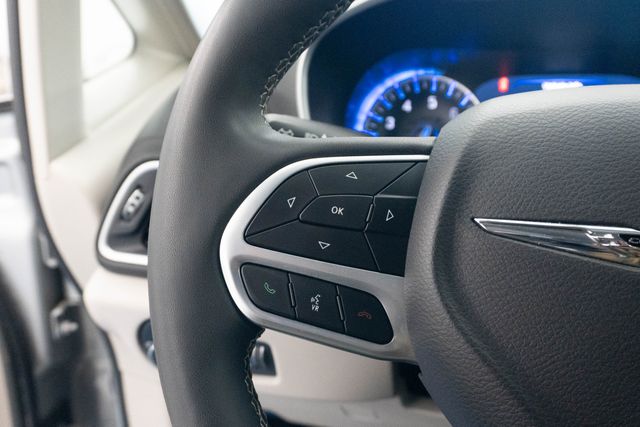 Used 2024 Chrysler Pacifica Van