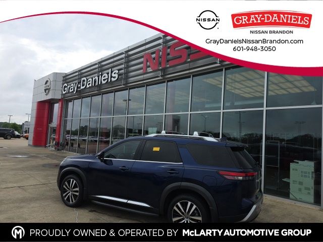 2024 Nissan Pathfinder Platinum 2WD's photo