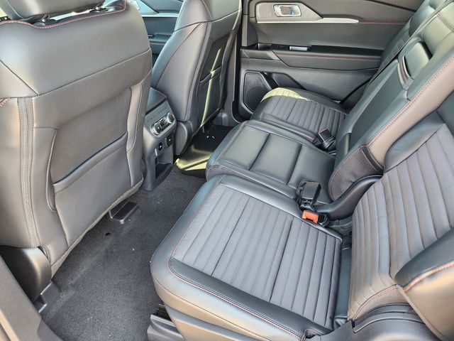 2025 Ford Explorer ST-Line photo