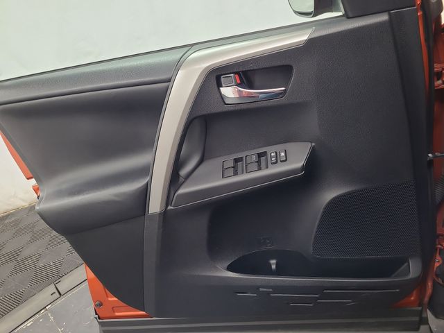 2016 – Toyota – RAV4