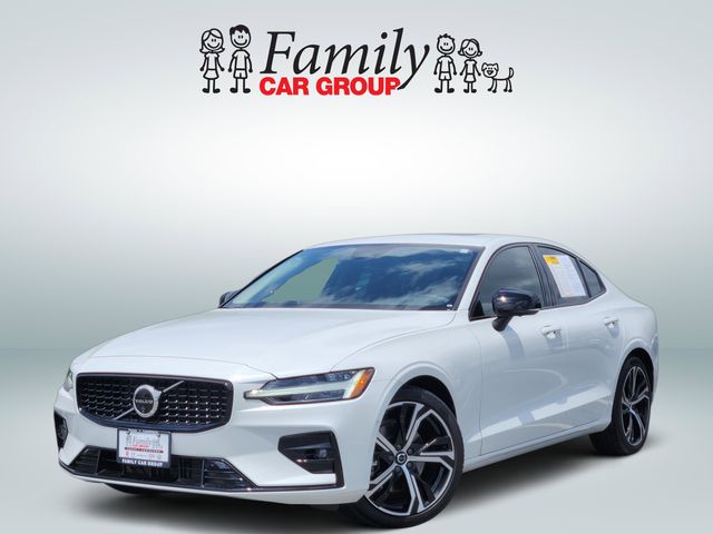 Crystal White Metallic 2024 Volvo S60 B5 Plus Dark Theme AWD Sedan All-Wheel Drive Automatic