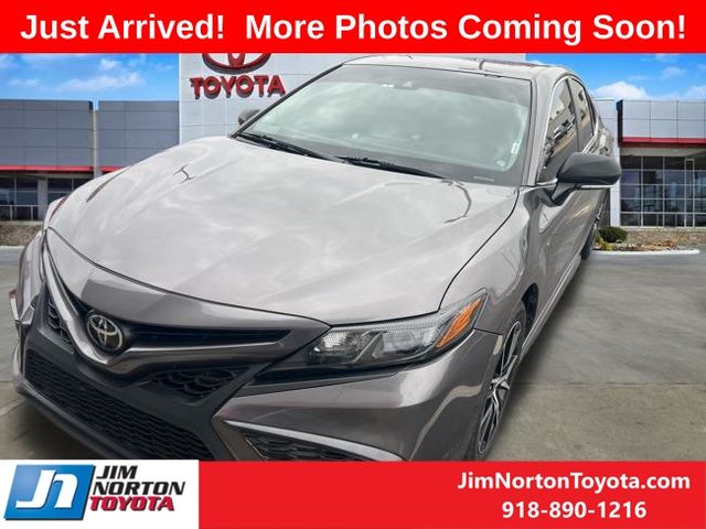 Used 2022 Toyota Camry SE with VIN 4T1G11AKXNU001864 for sale in Tulsa, OK