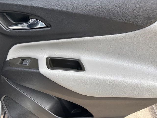 2023 Chevrolet Equinox LS photo