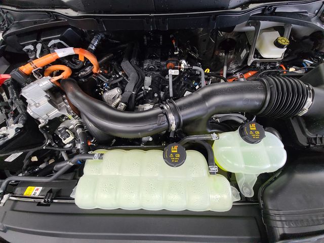 New 2025 White Ford XLT image 40